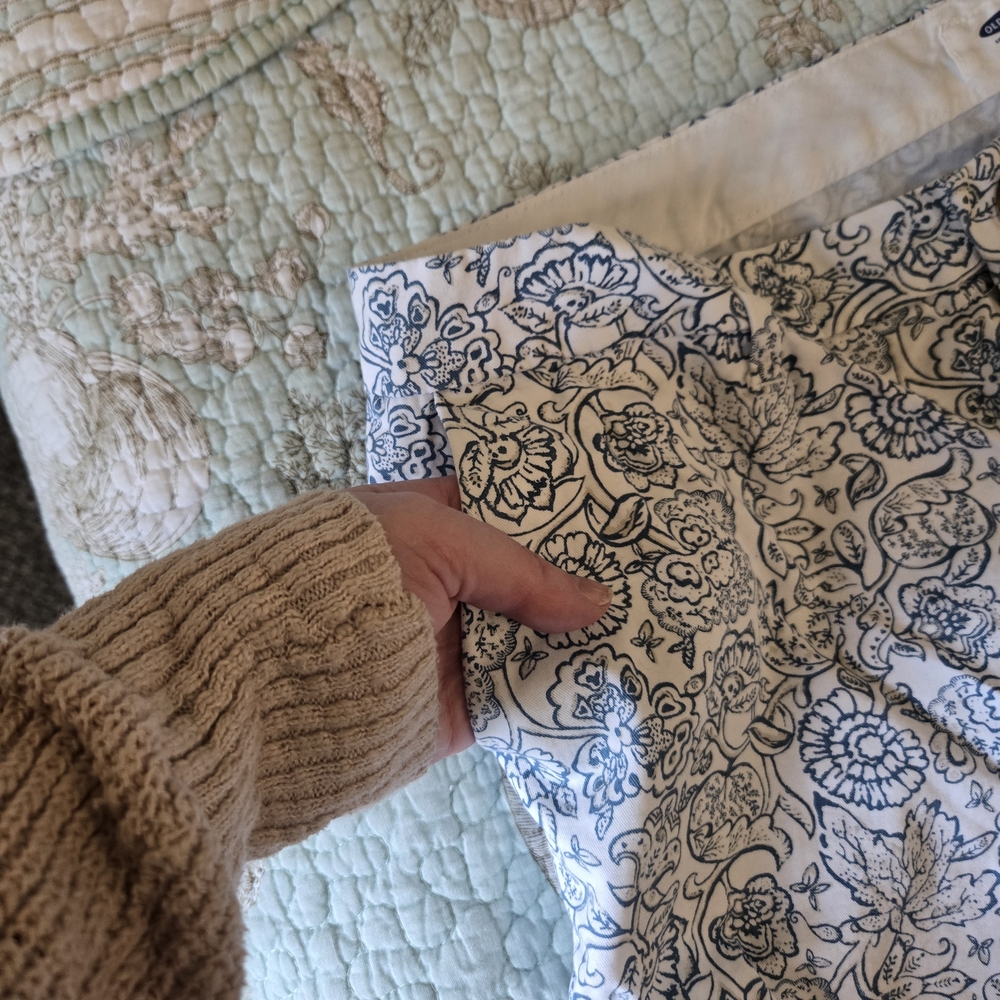 3 For $15 Old Navy White Shorts with Navy Floral Print - Picture 3 of 8